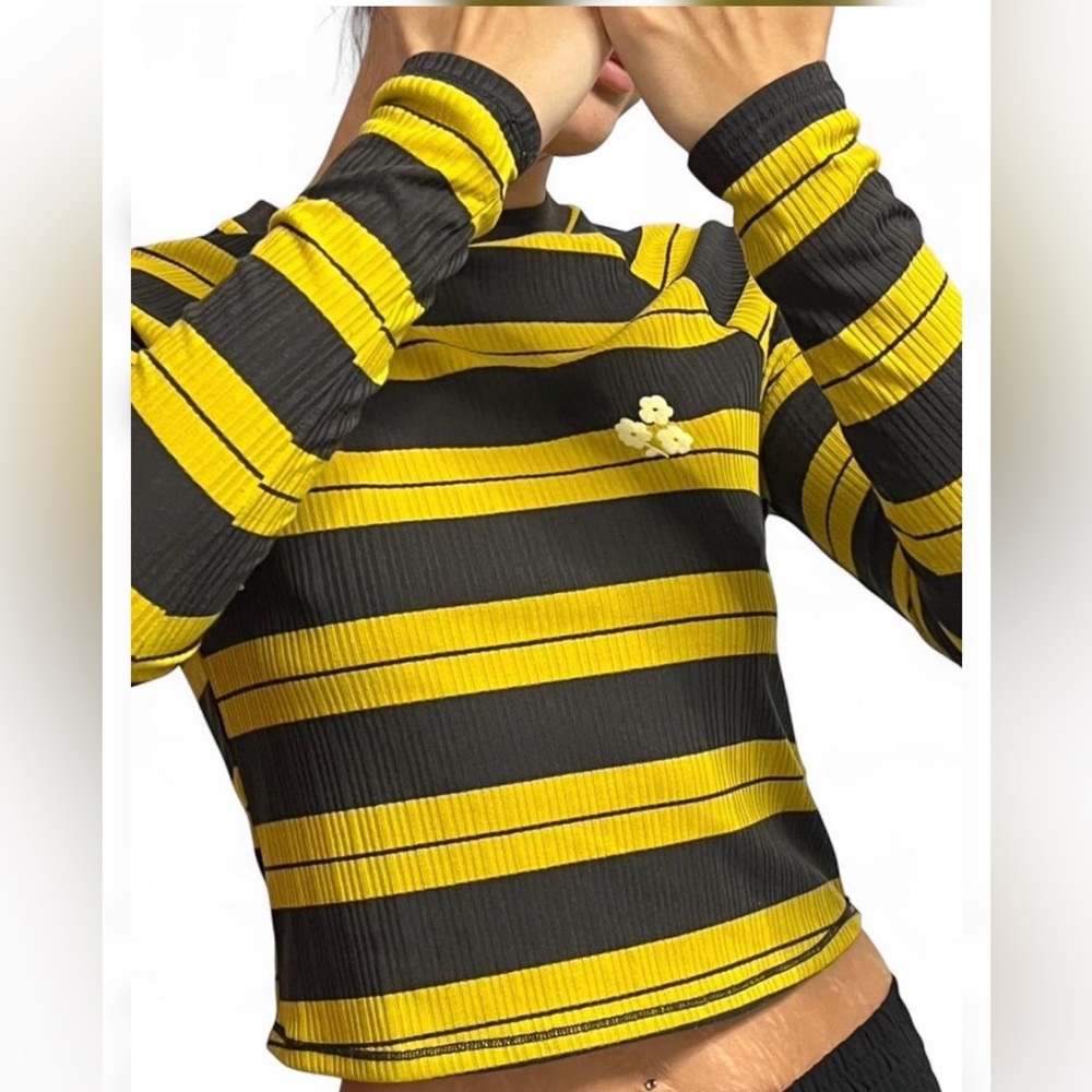 Urban Outfitters Yellow & Black Striped Long-Sleeve Crop Top SIZE M